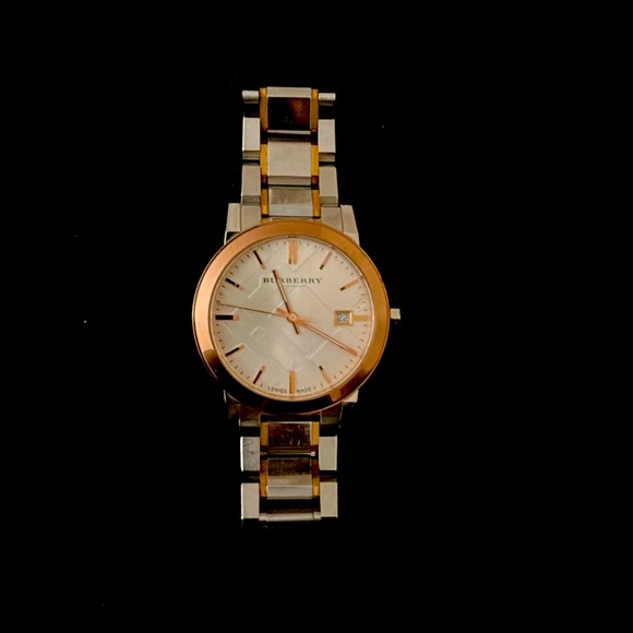 Burberry wacth - Picture 1 of 4